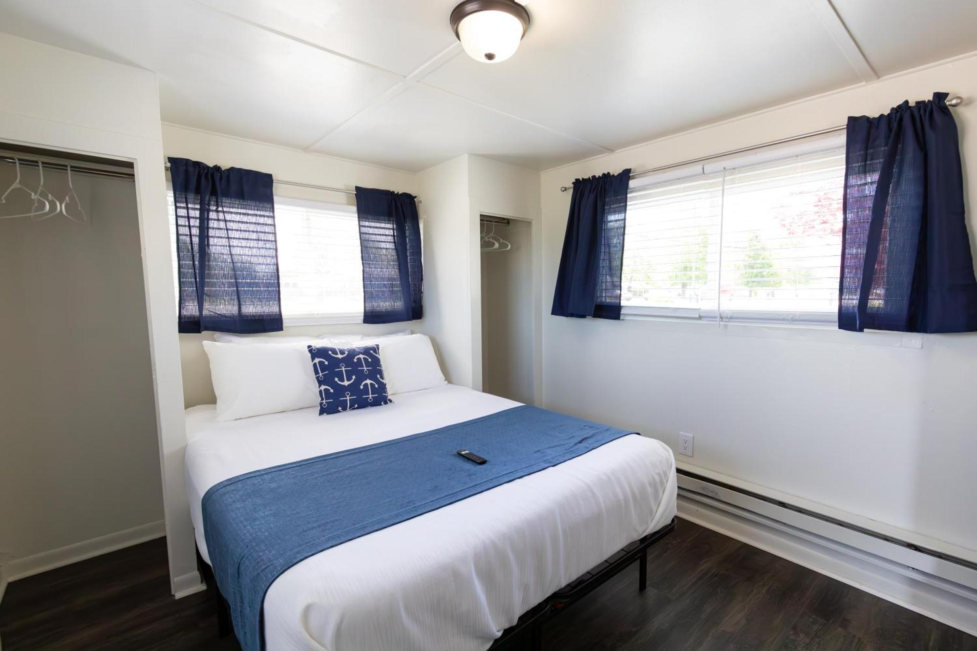 Anchor Bay Inn And Suites Sandusky Room photo